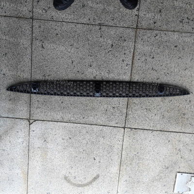 988025 GRILLE-LOWER-TK BLACK,SP THERMO KING T-600M, T-800M, T-1000M, T-680Pro, T-880Pro, T-1080Pro의 아래 표면