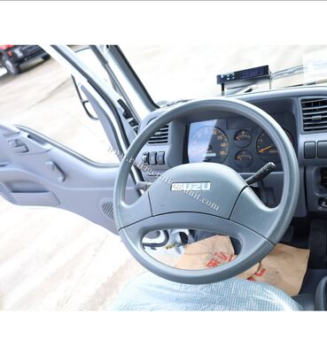 Isuzu 100p 일본 브랜드 트럭 차시 4.1m 길이 냉장고 박스 THERMO KING 냉장고 RV380V 4X2 미니 3톤 2톤 냉장고 냉장고 트럭